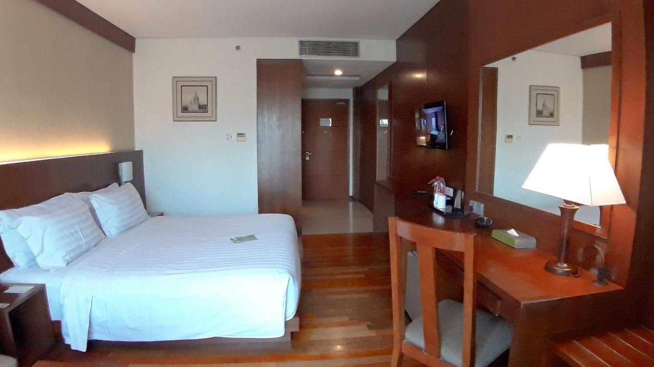 Oak Tree Emerald Hotel & Coventions Семаранг Екстериор снимка