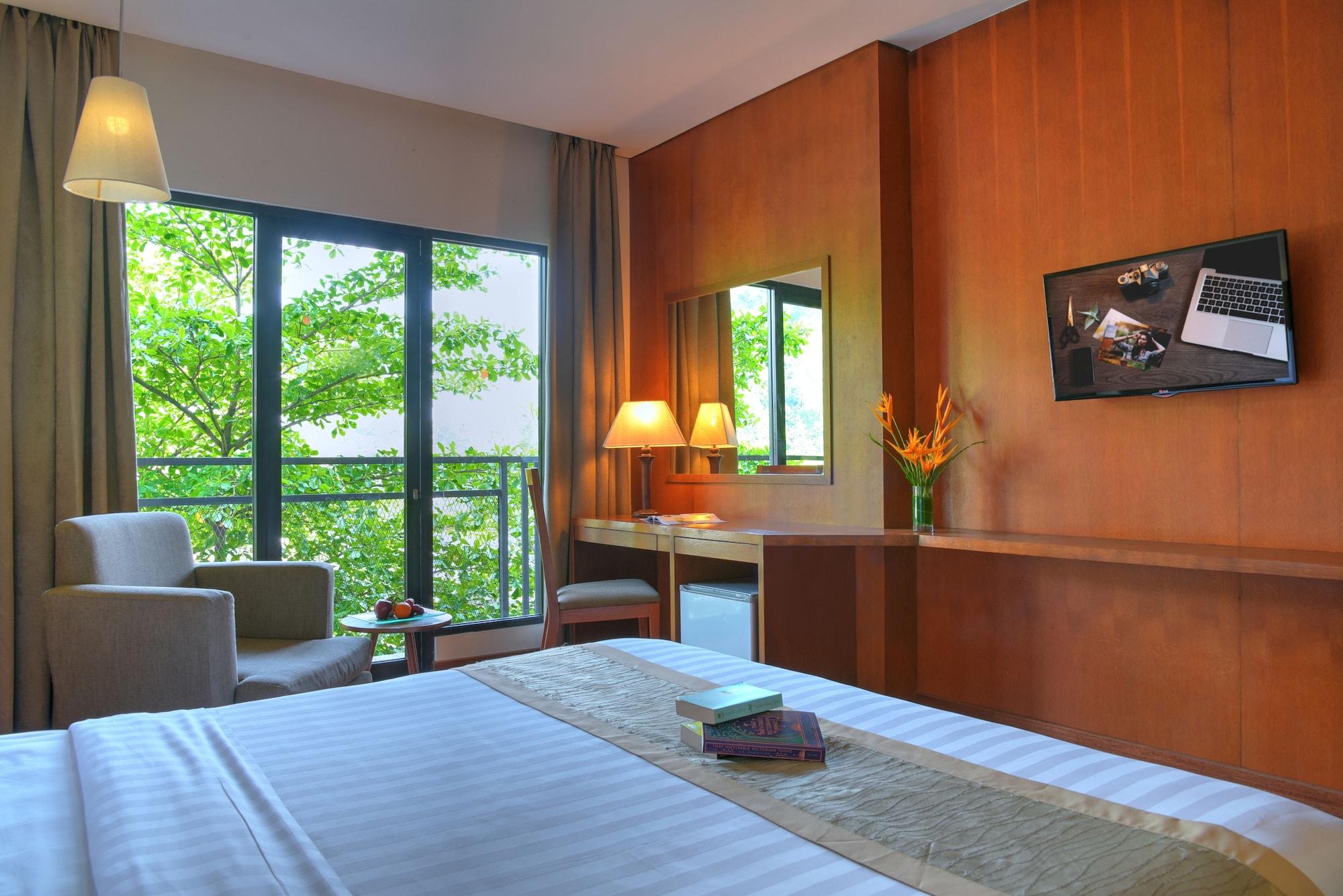 Oak Tree Emerald Hotel & Coventions Семаранг Екстериор снимка