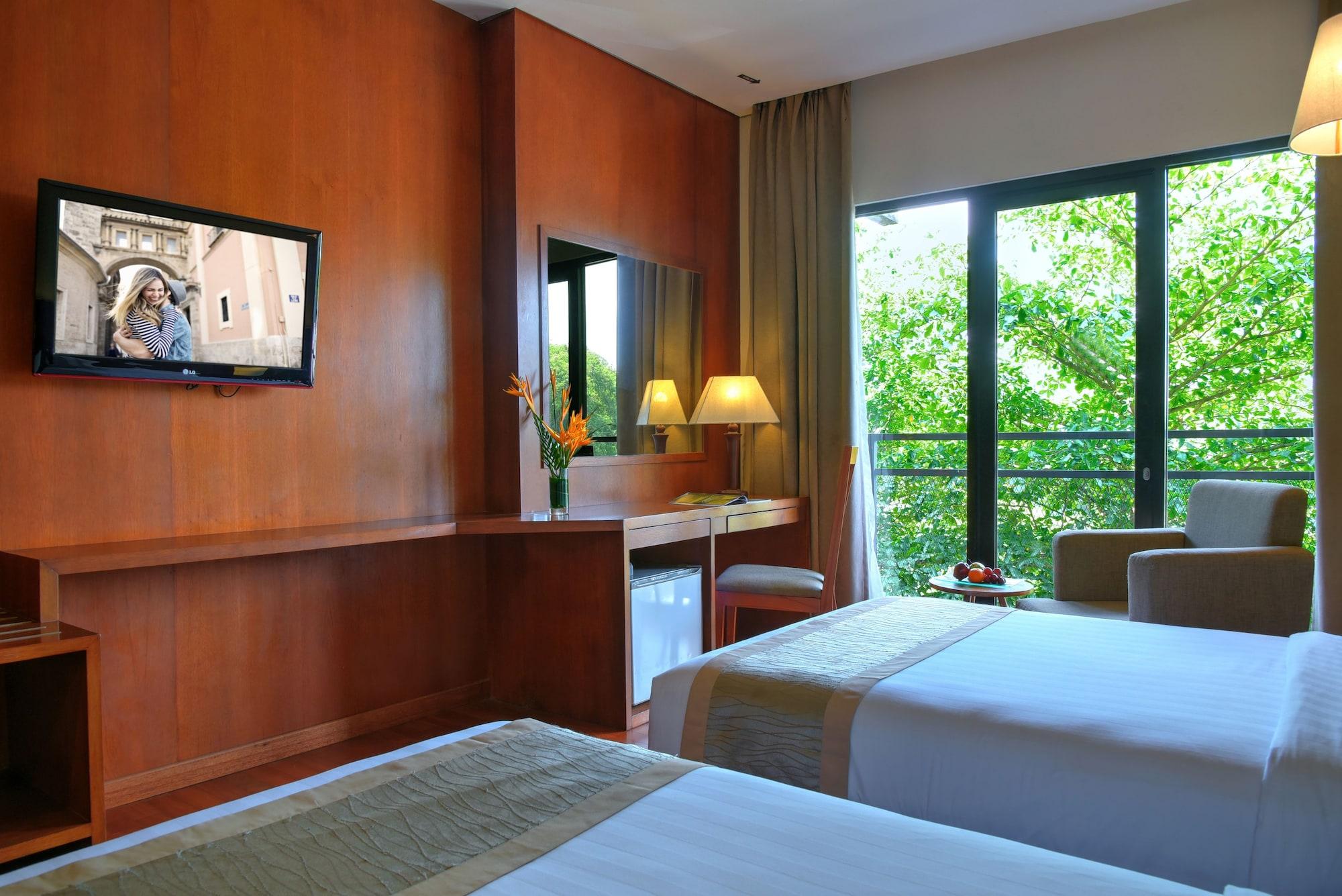 Oak Tree Emerald Hotel & Coventions Семаранг Екстериор снимка