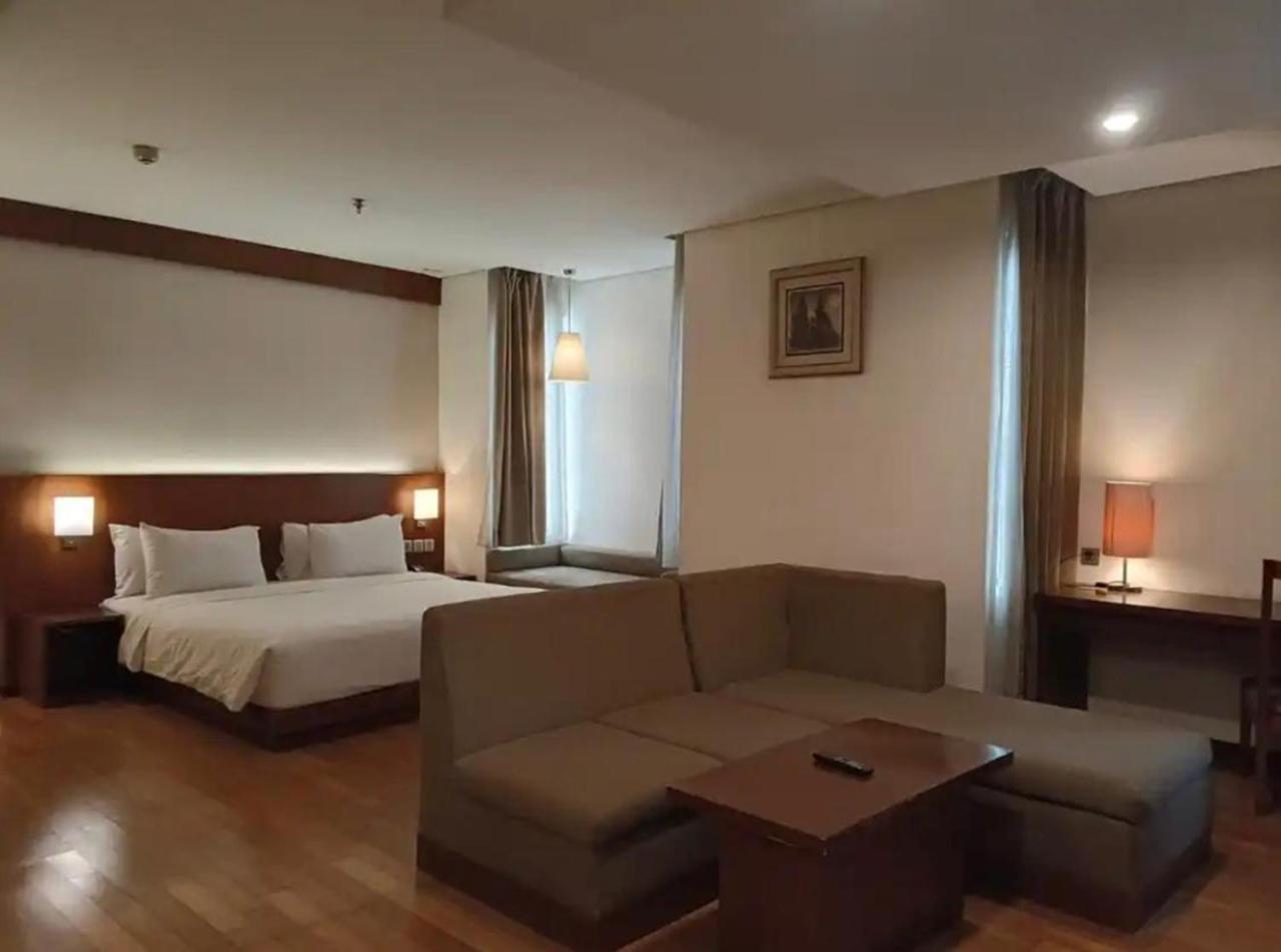 Oak Tree Emerald Hotel & Coventions Семаранг Екстериор снимка