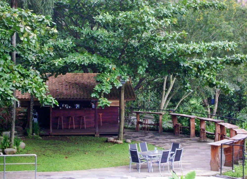 Oak Tree Emerald Hotel & Coventions Семаранг Екстериор снимка