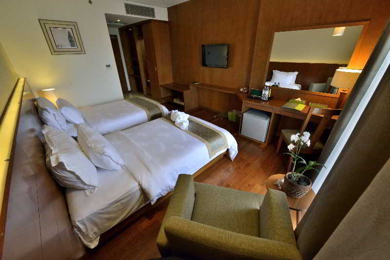Oak Tree Emerald Hotel & Coventions Семаранг Екстериор снимка