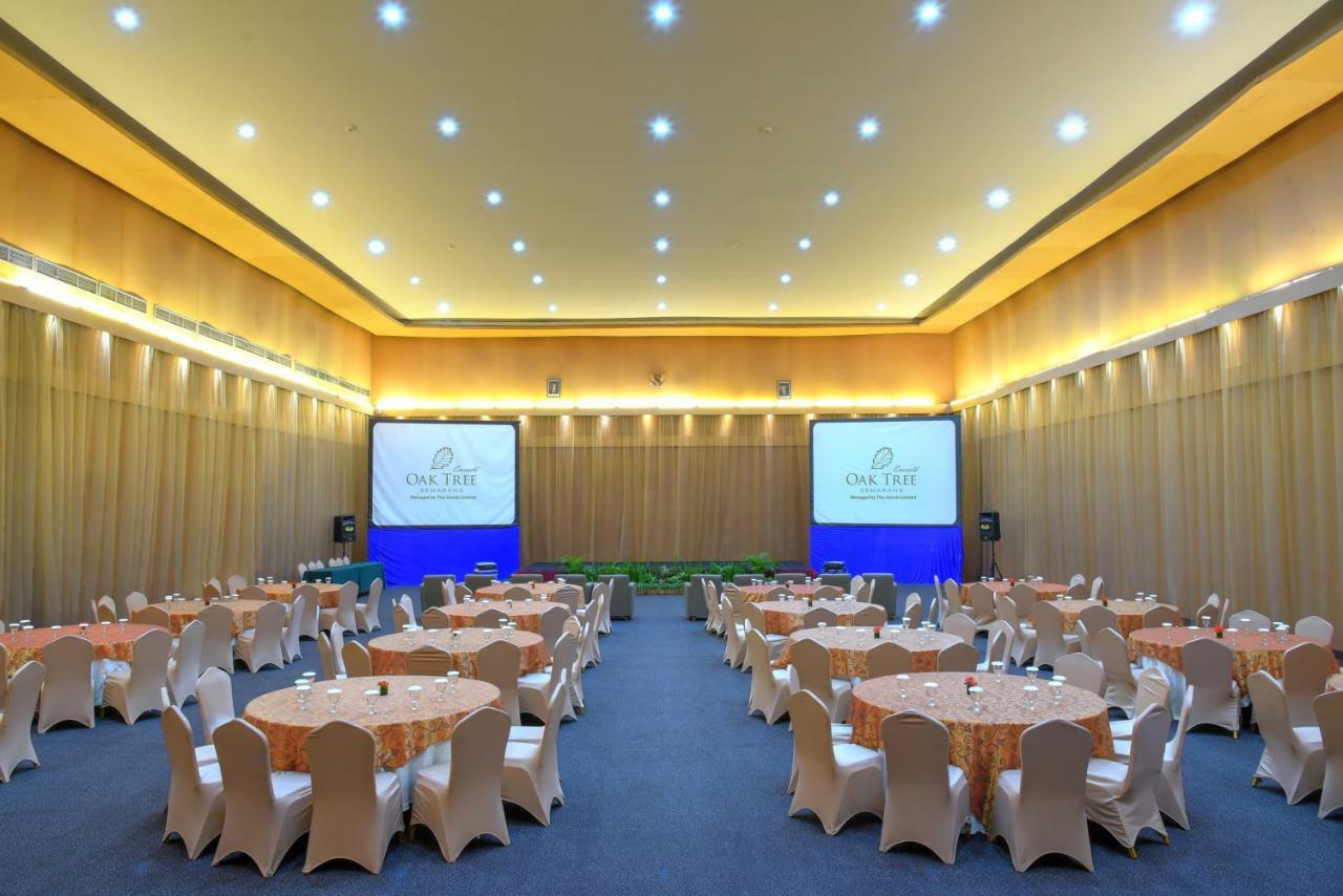 Oak Tree Emerald Hotel & Coventions Семаранг Екстериор снимка