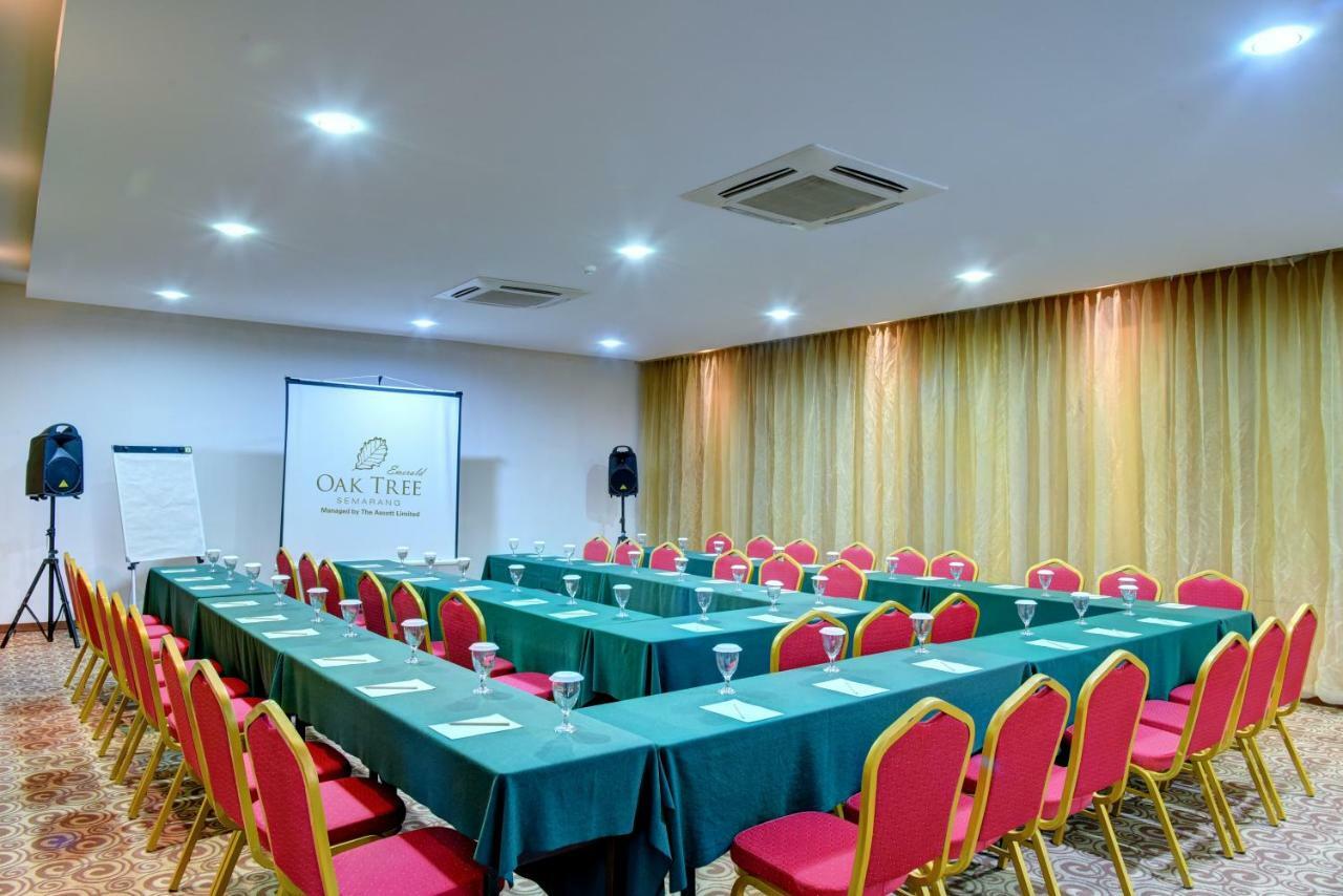 Oak Tree Emerald Hotel & Coventions Семаранг Екстериор снимка